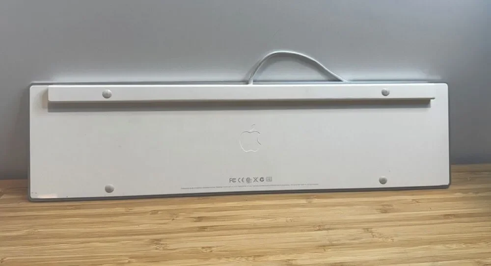 Genuine Apple A1243 Wired Mac USB Keyboard w/ Numeric Keypad White TESTED